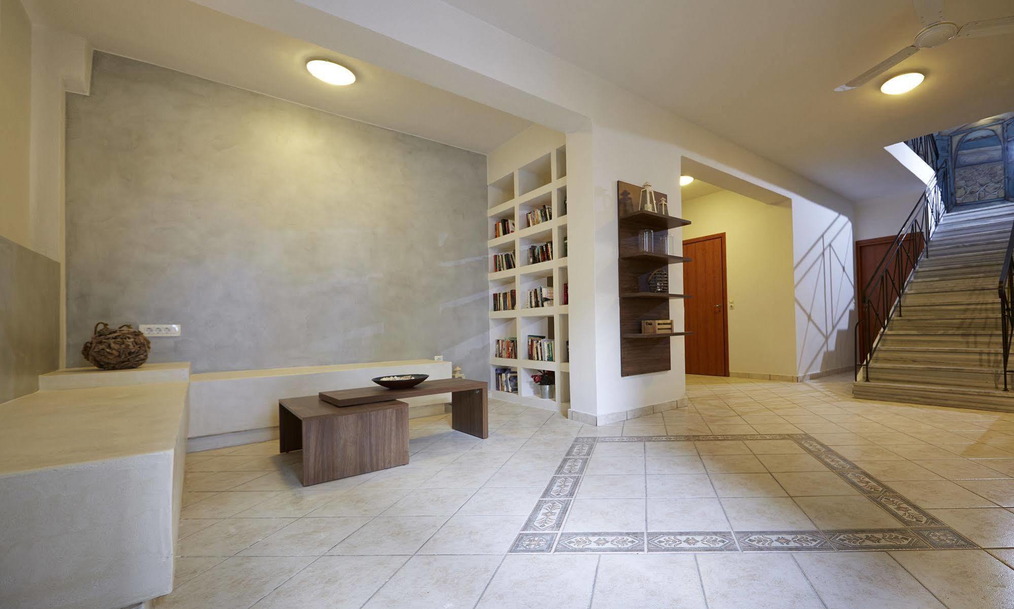 Marios Aparthotel Kamári