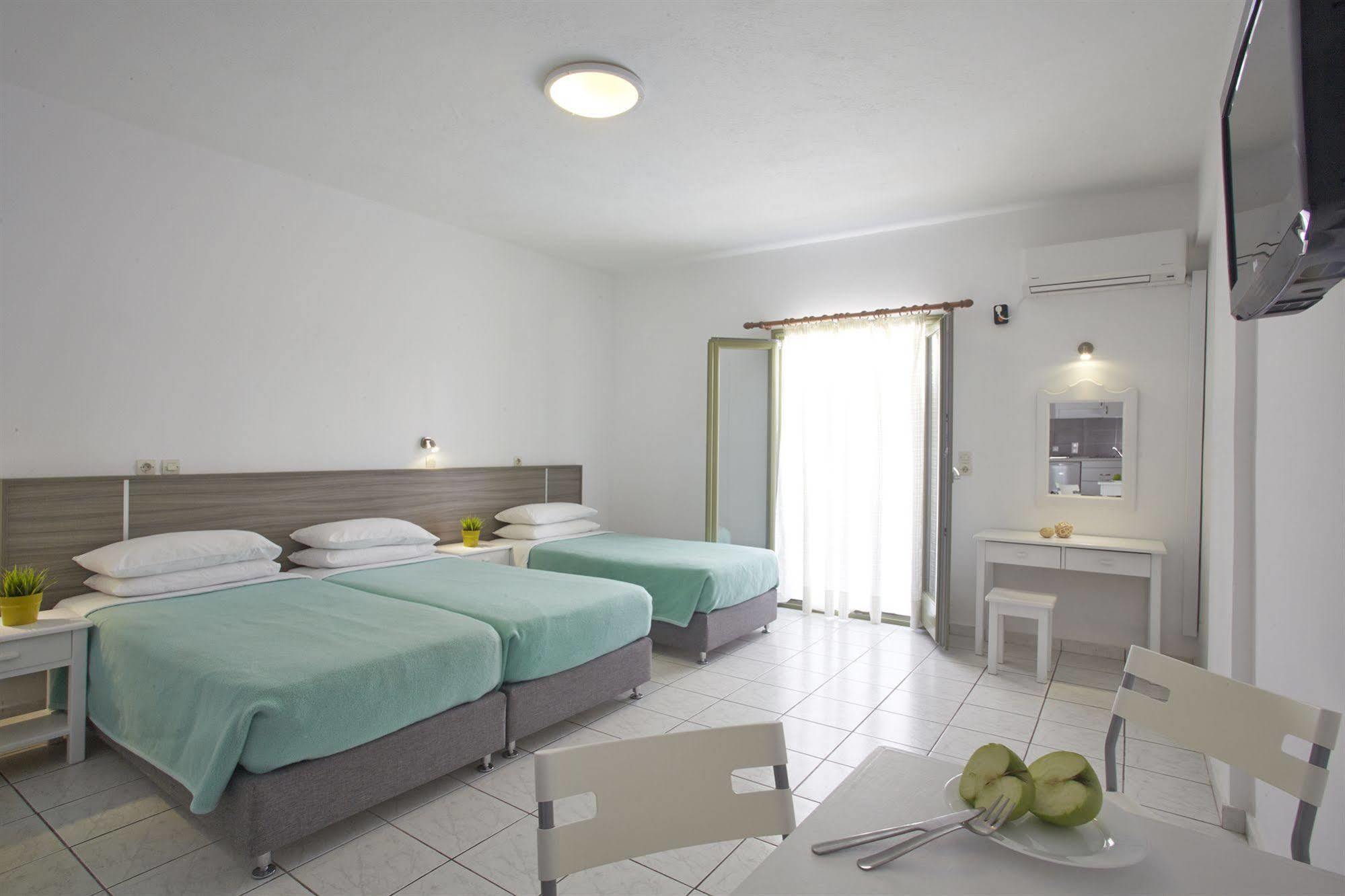 Aparthotel Marios Kamári